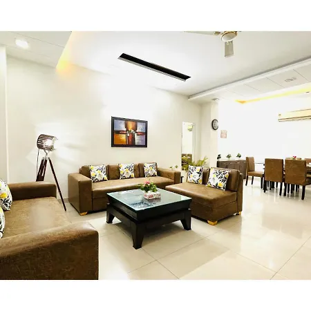 Bluo 2Bhk - Greater Kailash Lift Balcony Parking